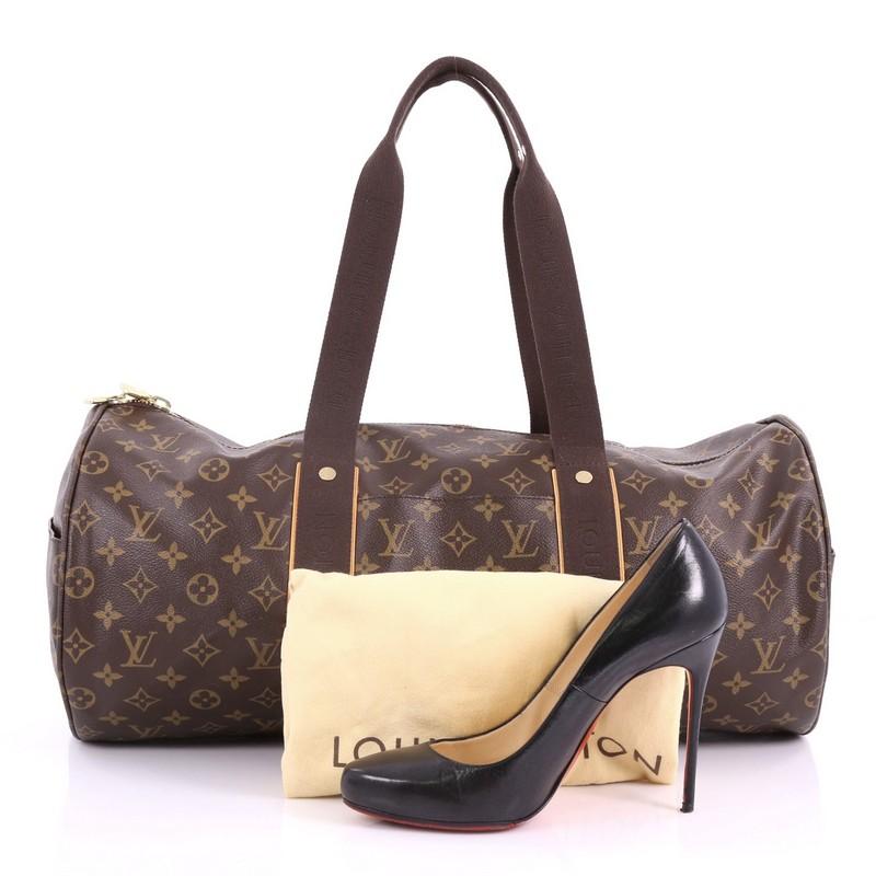 This authentic Louis Vuitton Beaubourg Sporty Duffle Bag Monogram Canvas is perfect for a weekend travel bag or a gym bag. Crafted from brown monogram coated canvas, this bag features dual cotton straps, two exterior side pockets, exterior front