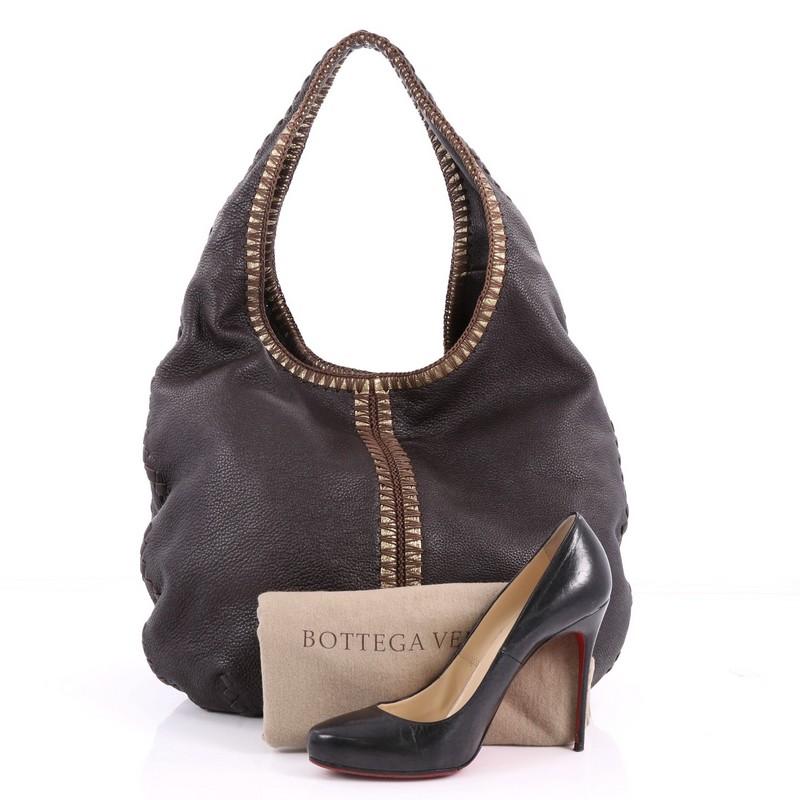 This authentic Bottega Veneta Double Compartment Hobo Leather Large is perfectly designed to carry all your important belongings in style. Crafted from brown leather, this tote features dual compartments and gunmetal-tone hardware accents. Its open