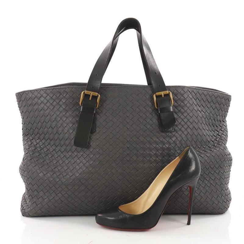 This authentic Bottega Veneta A-Shape Tote Intrecciato Nappa Large is a statement piece you can surely take from day to night. Crafted in grey leather woven in Bottega Veneta's signature intrecciato method, this stylish tote features adjustable dual