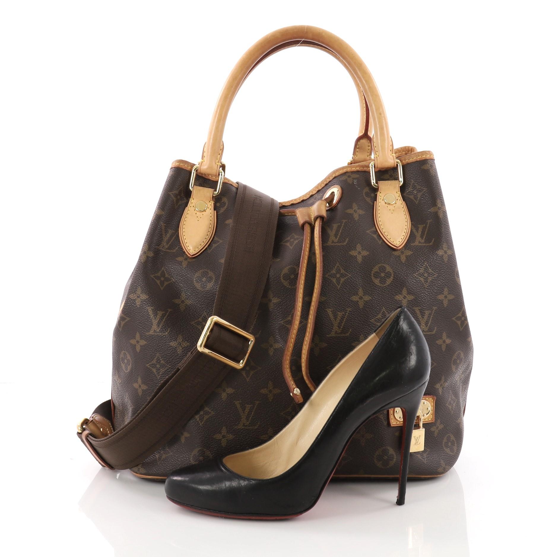 This authentic Louis Vuitton Neo Shoulder Bag Monogram Canvas is perfect for an everyday casual look. Crafted in brown monogram coated canvas, this bag features singe loop leather handle, decorative lock, vachetta handles and trims, protective base