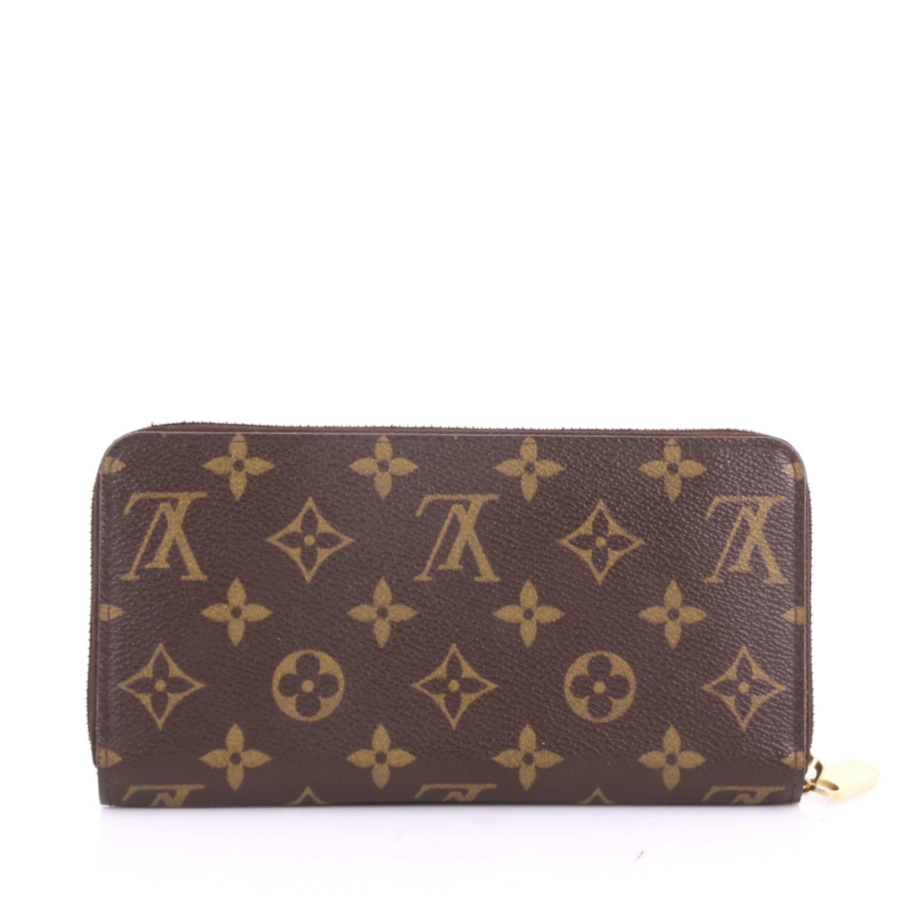 Louis Vuitton Zippy Wallet Monogram Canvas In Good Condition In NY, NY