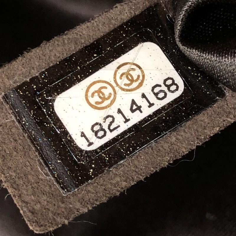 Chanel Zip Flap Bag Fur Medium 2