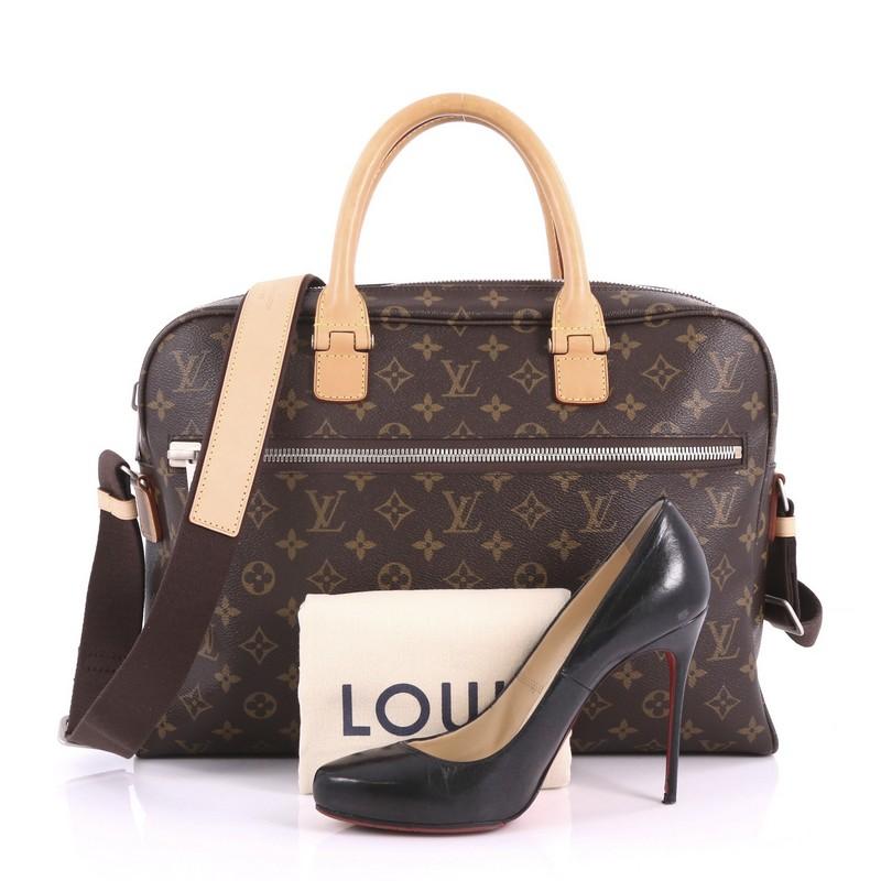 This Louis Vuitton Horizon Briefcase Monogram Canvas, crafted from brown monogram coated canvas, features dual rolled handles, exterior zip pocket and silver hardware-tone hardware. Its zip closure opens to a brown fabric interior with multiple slip