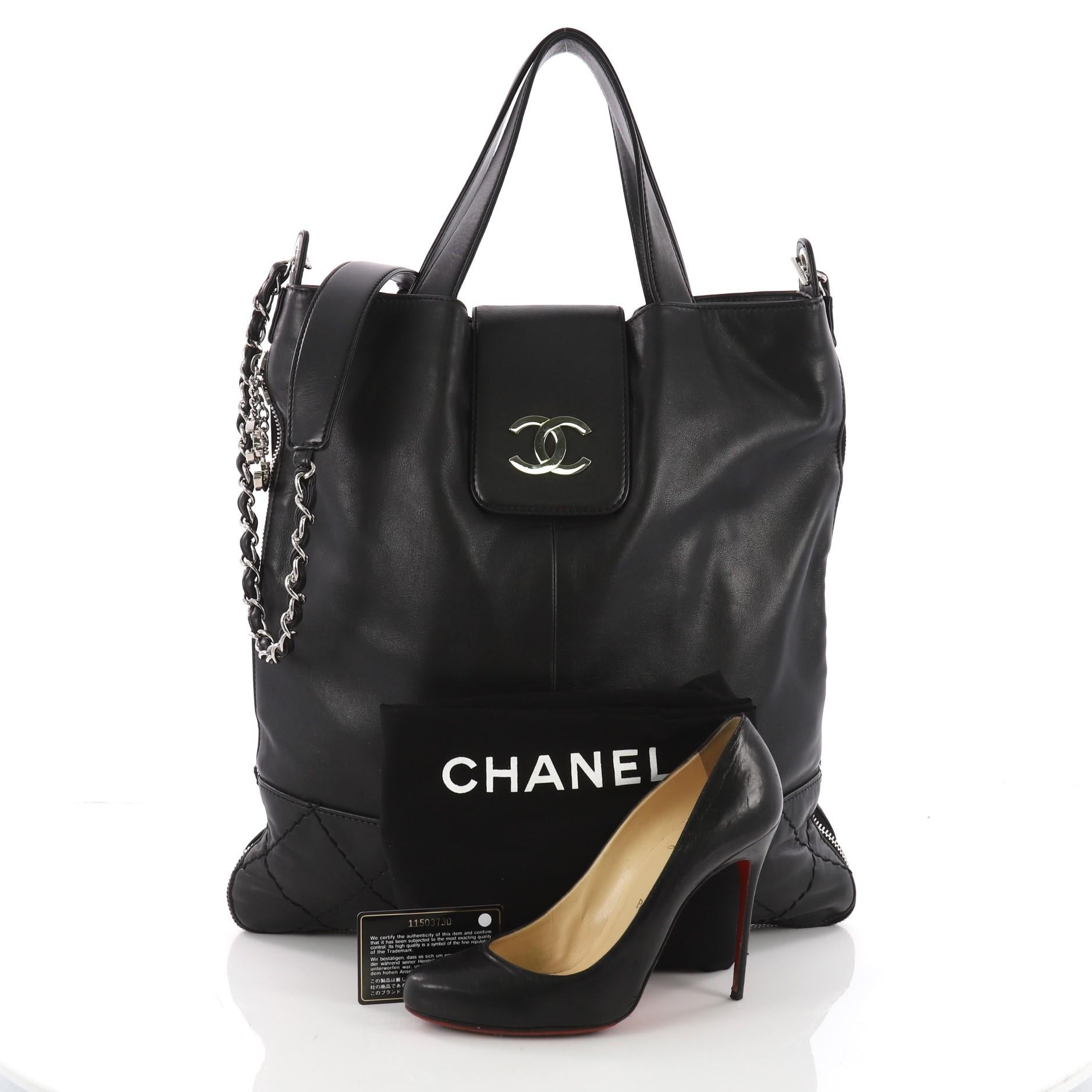 This Chanel Expandable Ligne Messenger Bag Leather Large, from black leather with diamond quilted detailing, features a side zip around closure that expands and cinches the bag for a flatter silhouette, dual leather top handles, cross-body chain