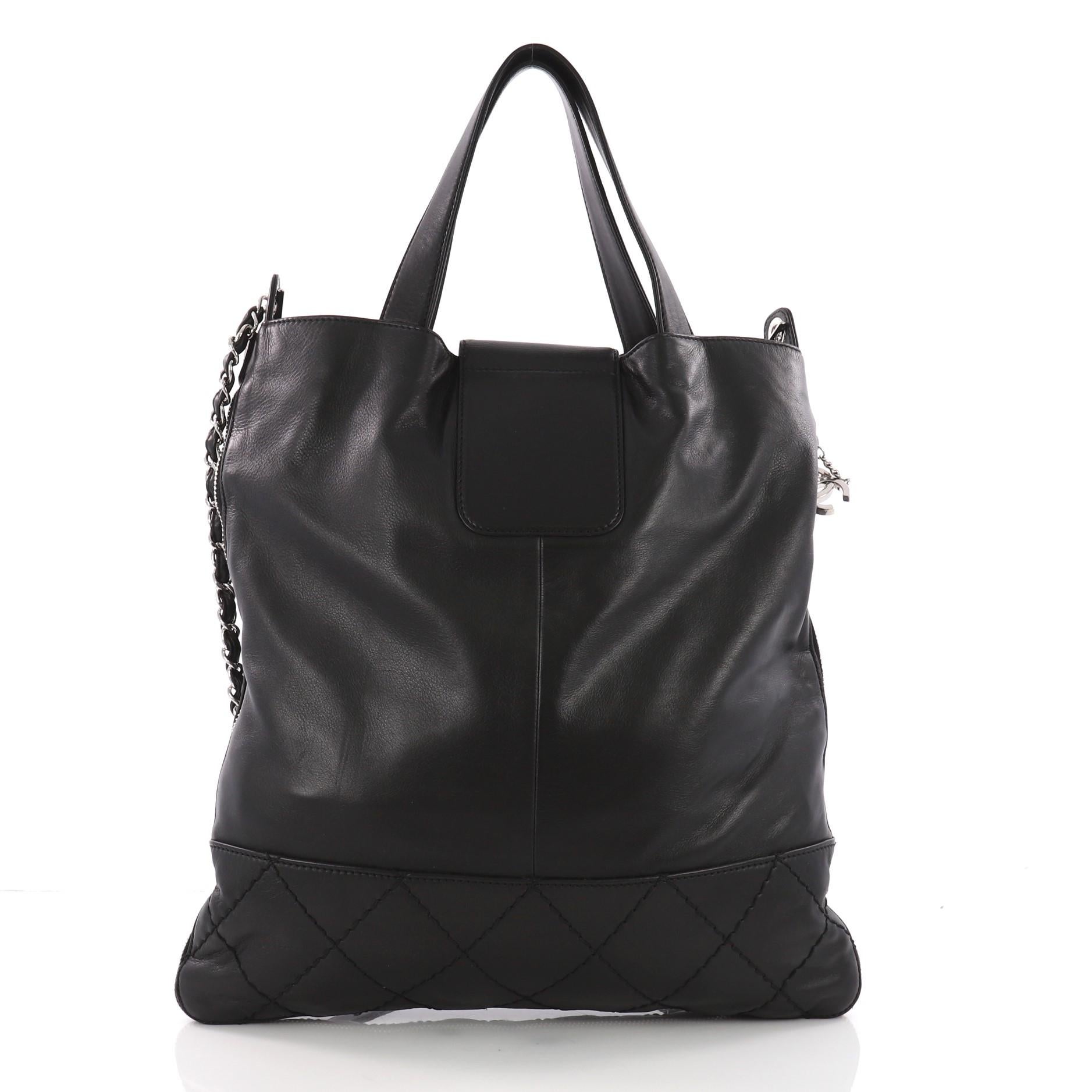 Chanel Expandable Ligne Messenger Bag Leather Large In Good Condition In NY, NY