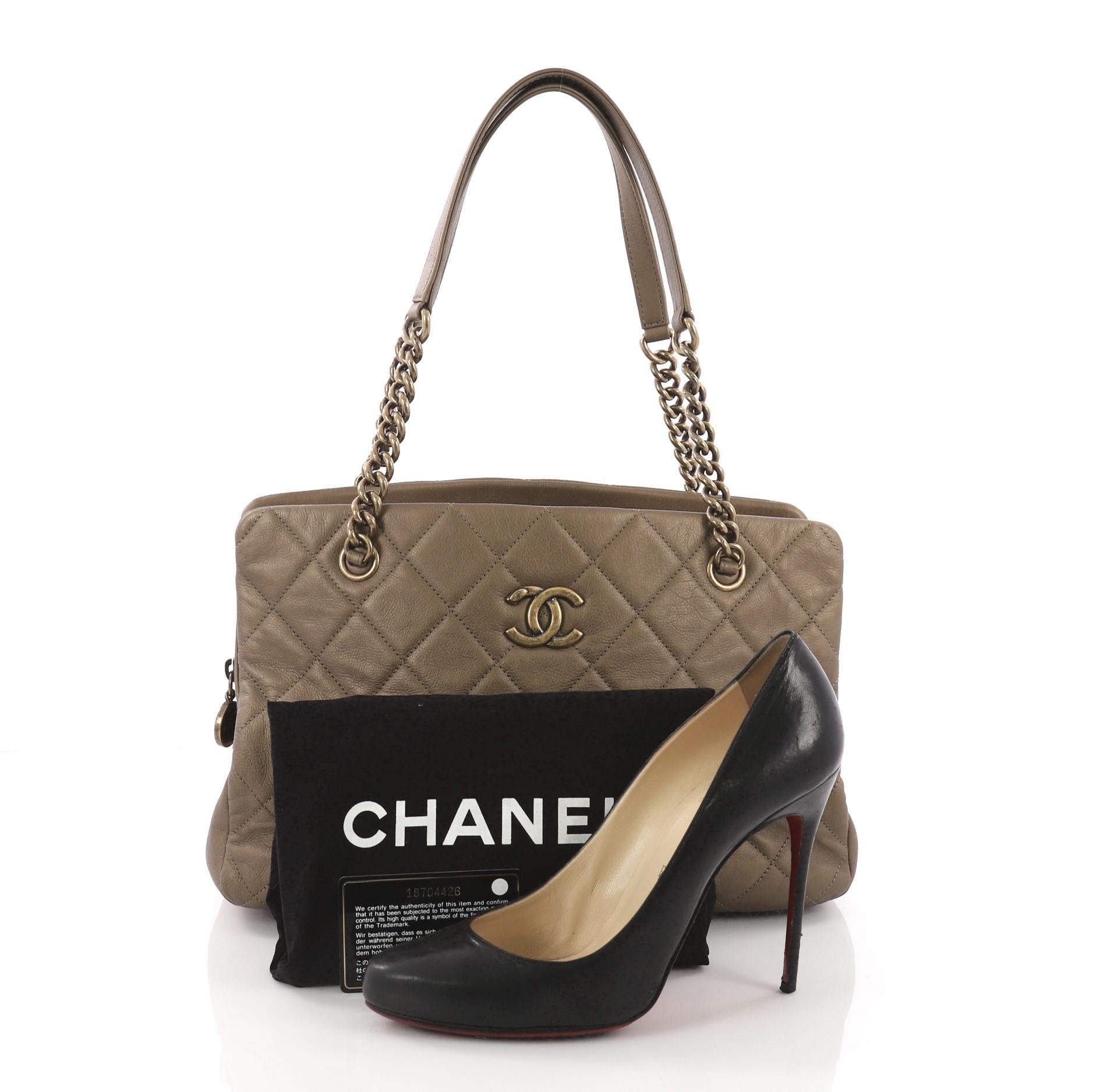 This Chanel CC Crown Tote Quilted Leather Medium, crafted from gold quilted leather, features chain straps with leather pads, protective base studs and aged gold-tone hardware. It opens to a beige fabric interior divided into two open compartments