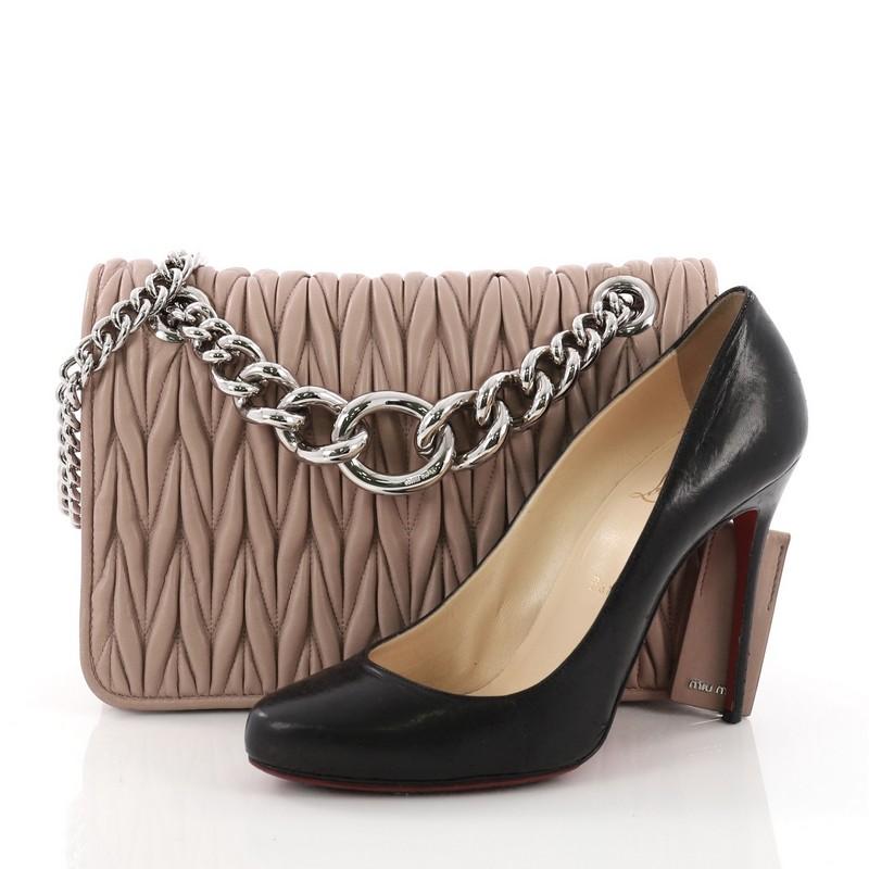 This Miu Miu Club Shoulder Bag Matelasse Leather Medium, crafted in nude matelasse leather, features pull-through chain strap and silver-tone hardware. Its flap with magnetic snap closure opens to a nude leather interior with zip and slip pockets.