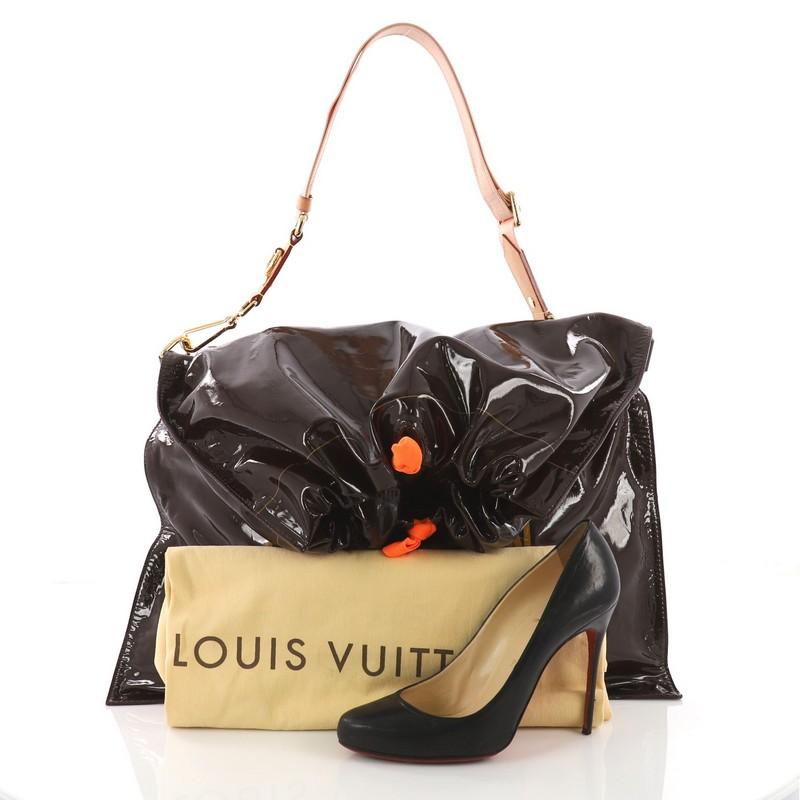 This Louis Vuitton Raindrop Besace Handbag Patent Leather, crafted in brown patent leather, features an adjustable canvas strap, and gold-tone hardware. Its pull-tie closure opens to a green fabric interior with zip pocket. Authenticity code reads: