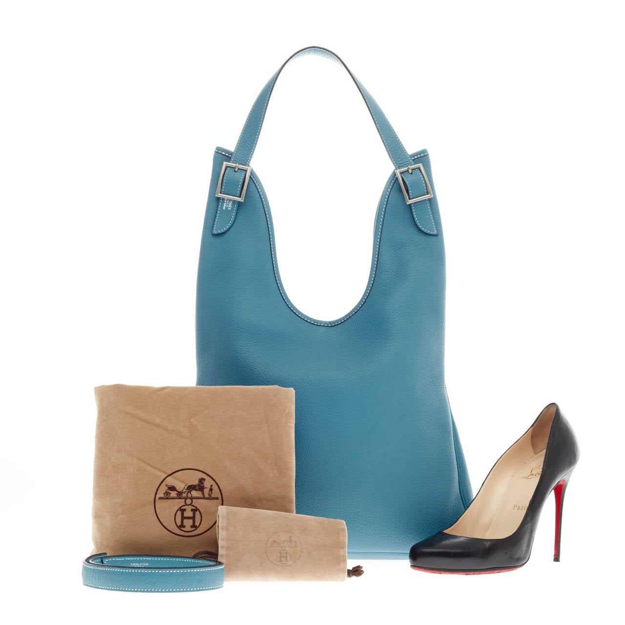 This authentic Hermes Massai Clemence PM combines a simple and functional style only from Hermes perfect for everyday excursions. Crafted from soft luxurious blue jean taurillion clemence leather, this stylish shoulder bag features all-around white