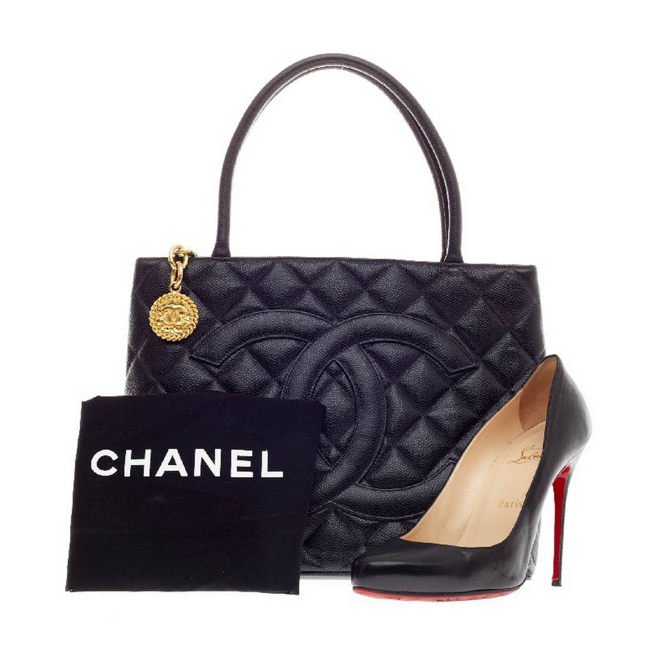 This authentic Chanel Medallion Tote Caviar in Medium is an iconic tote in a versatile sleek style that will compliment a multitude of looks. Crafted from black caviar leather with diamond quilt stitching, this tote features a zip closure, oversized