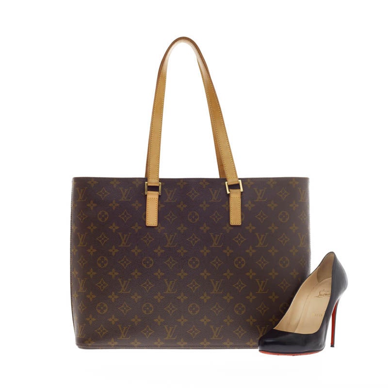 This authentic Louis Vuitton Luco Tote Monogram Canvas is a classic tote design crafted with the brand's iconic LV monogram leather print. The sturdy base allows the bag to stand freely and the multiple interior pockets is designed for easy