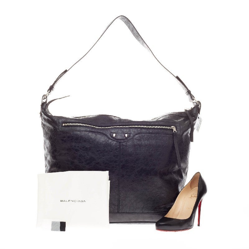 This authentic Balenciaga Courier Hobo Classic Studs Leather XL  in black distressed leather is a go-to essential that fits all everyday essentials. This spacious oversized hobo is accented with an adjustable leather top handle, front pocket,