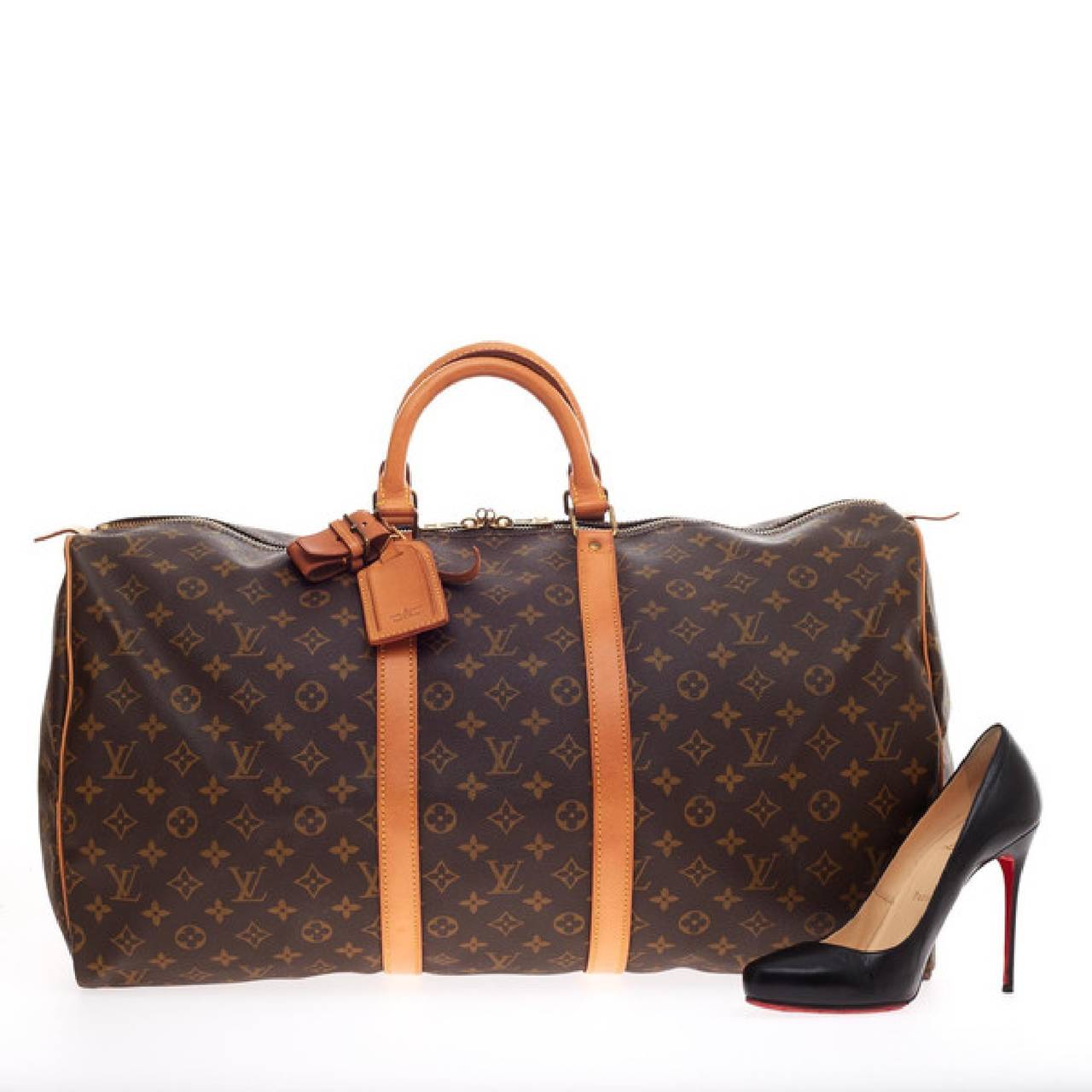 This authentic Louis Vuitton Keepall in size 55 features the brand's timeless travel bags in monogram canvas print. Designed first in 1935, the iconic Keepall is as classic as the Speedy and Noe Bucket. Its roomy interior and lightweight structure