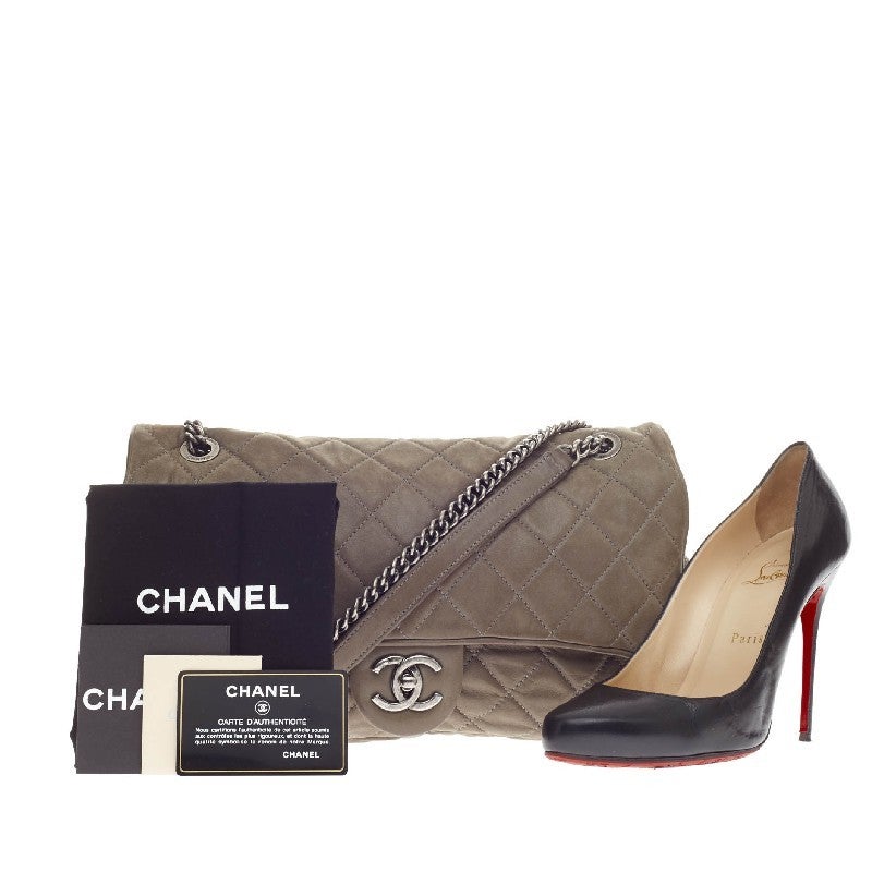 This authentic Chanel Shiva Flap Bag Leather Large presented in the brand's Pre-Fall 2012 Paris-Bombay Collection showcases classic Chanel style with a modern twist. Crafted in beige diamond quilted calfskin, this modern, durable flap features