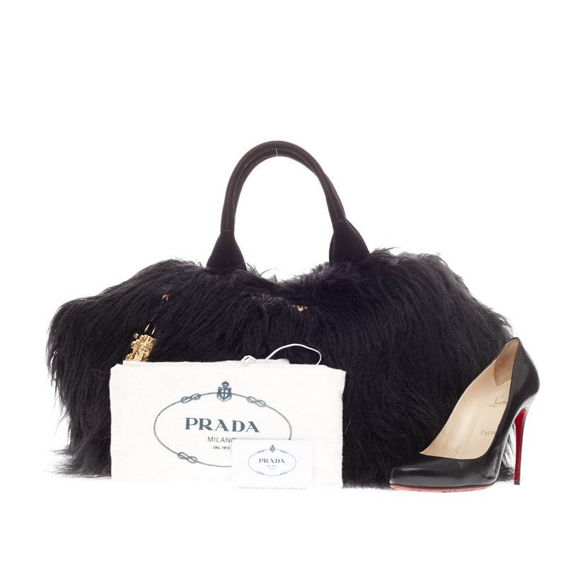 This authentic Prada Eco Kidassia Tote Faux Fur None is a luxurious garden tote perfect for day to evening. Crafted in plush layers of nero black faux fur, this unique bagfeatures dual-rolled handles, side snap buttons, Prada logo and gold-tone