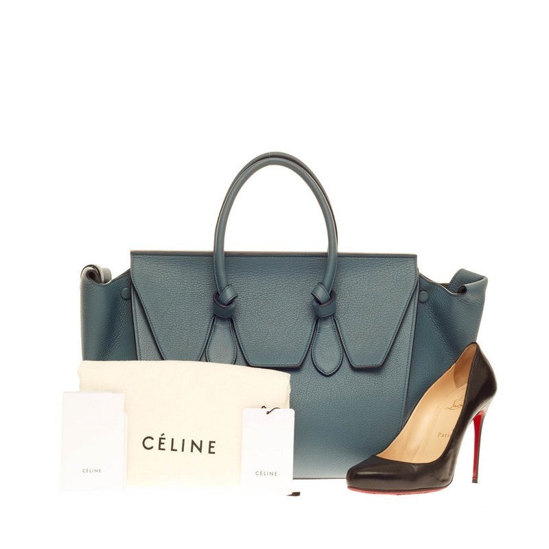 This authentic Celine Tie Knot Tote Grainy Leather Large presented in the brand's Spring/Summer 2014 Collection is an absolute must-have for serious fashionistas. Crafted from denim blue grainy calfskin leather, this boxy, chic tote features