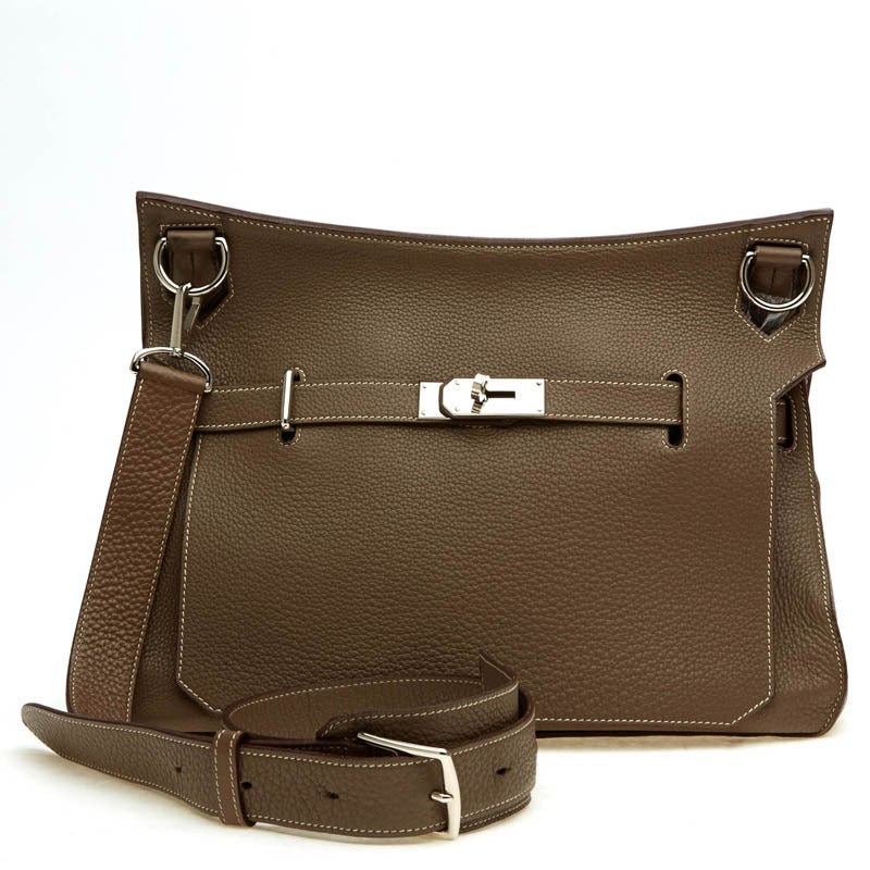This astonishing Hermes Jypsiere Clemence 37, in a taupe color, is the perfect messenger bag to get a lot of use out of and add to your wardrobe. With its Kelly style design elements, the Jypsiere is a cherished and desired messenger bag that may be