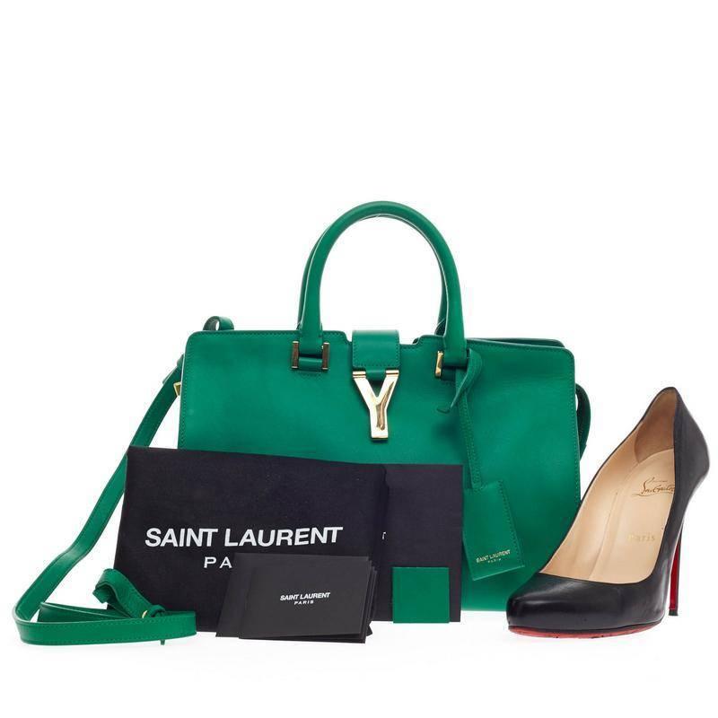 This authentic Saint Laurent Classic Y Cabas Leather Small is beautifully crafted in green leather and gold tone hardware finished with Yves Saint Laurent's signature 'Y' top flap hardware piece. The interior zips open to two side pockets to hold