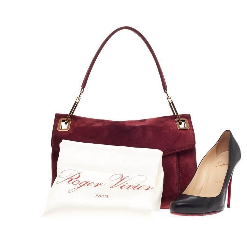 This authentic Roger Vivier Metro Shoulder Bag Suede in maroon presents a classic, chic design made for the modern woman. Designed in plush suede, this popular shoulder bag is accented with an iconic oversized top buckle clasp, exterior back zip