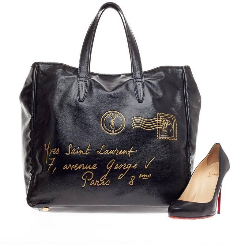 This authentic Saint Laurent Y-Mail Tote Patent Large is playful yet inspirational in design. Crafted in black patent leather, this lovable tote features a unique rendition of the designer's handwritten maison address with signature stamping in