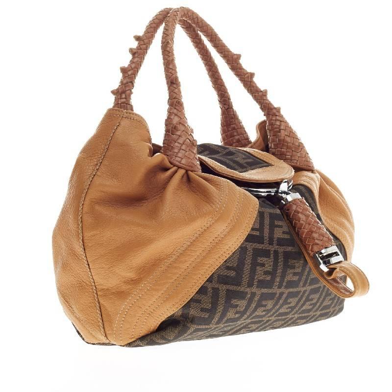 Fendi Spionagetasche Zucca Canvas und Leder Medium im Zustand „Gut“ in NY, NY