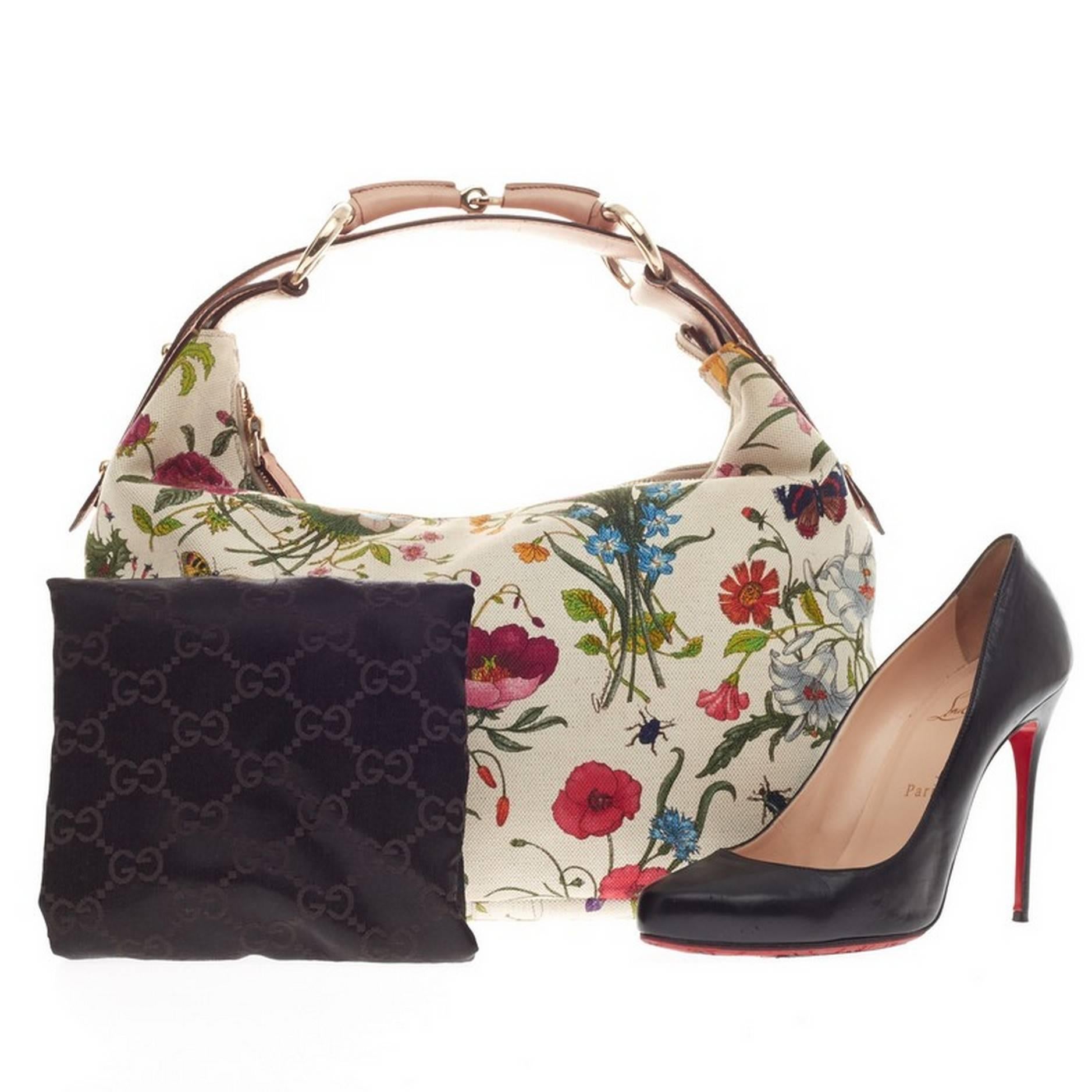 This authentic Gucci Horsebit Hobo Flora Canvas Medium is just perfect for summer escapades. Crafted in white canvas featuring Gucci's signature botanical floral print in canvas and single looped leather strap adorned with polished brass horsebit