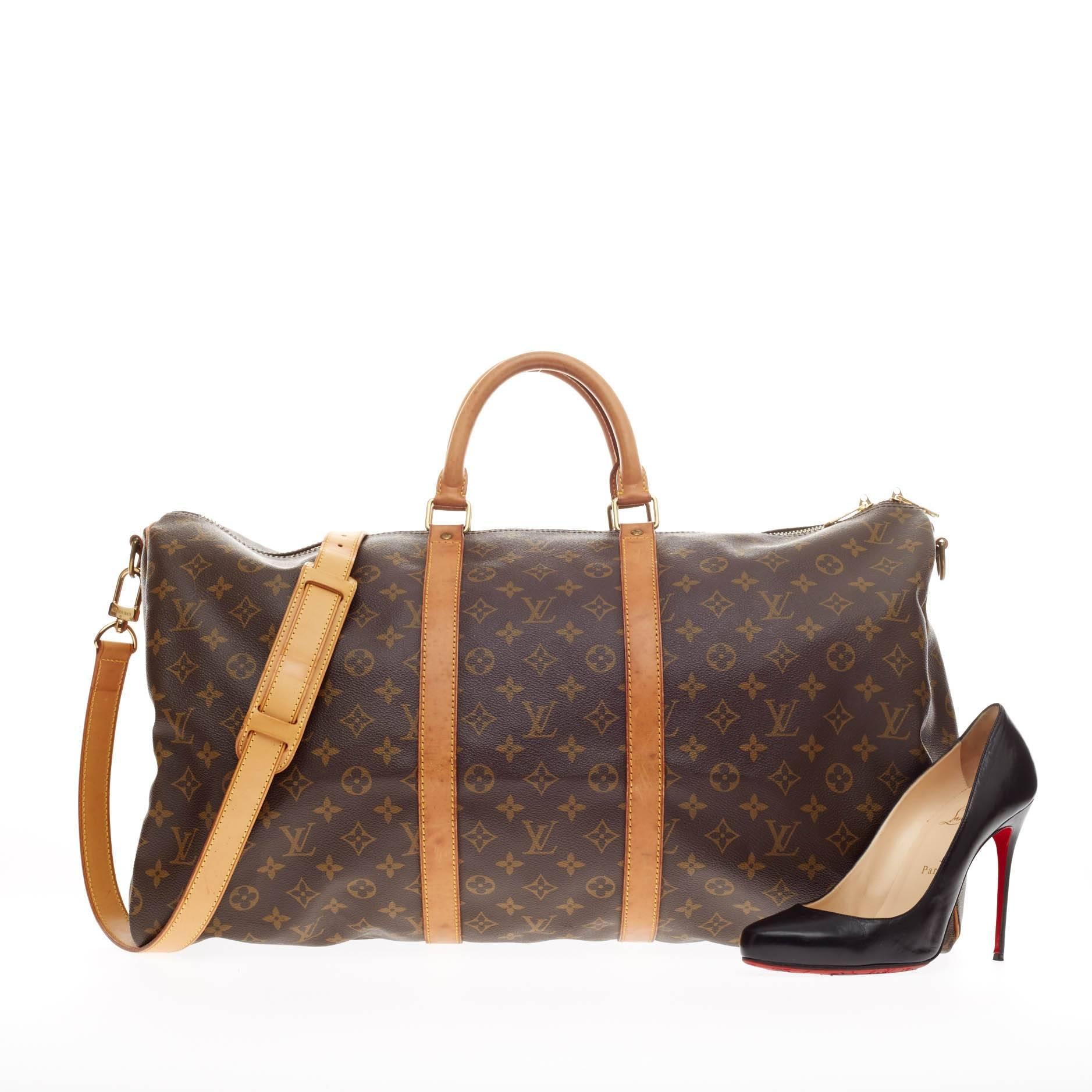 This authentic Louis Vuitton Keepall Bandouliere Monogram Canvas 55 is the perfect purchase for a weekend trip, and can be effortlessly paired with any outfit from casual to formal. Crafted with traditional Louis Vuitton monogram print on canvas,