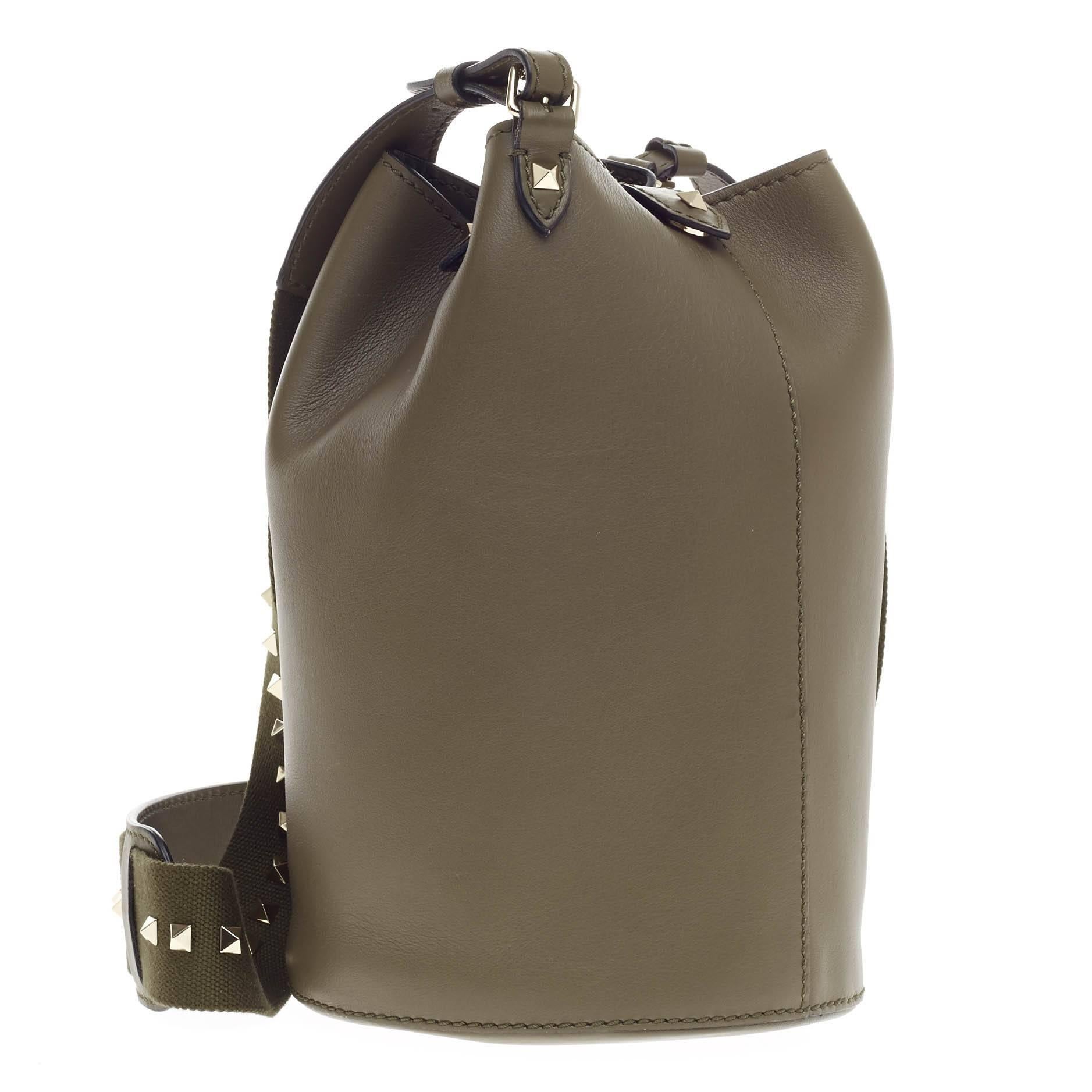 Valentino Rockstud Bucket Bag Leather In Good Condition In NY, NY