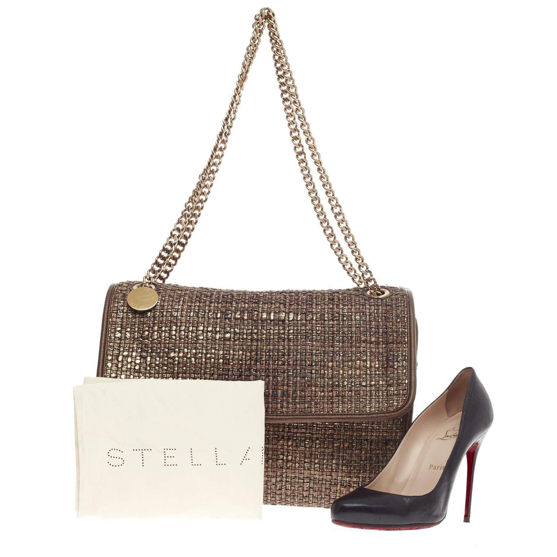 This authentic Stella McCartney Falabella Shoulder Bag Woven Tweed Medium is perfect for casual day-to-day excursions. Crafted in eye-catching gold and metallic brown interwoven tweed, this soft bag features bronze metal chain link strap and frontal