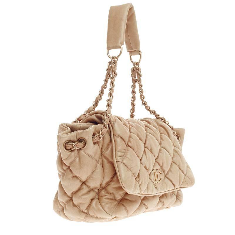 Chanel Bubble Quilt Klappe Akkordeon Klappe Lammfell im Zustand „Gut“ in NY, NY