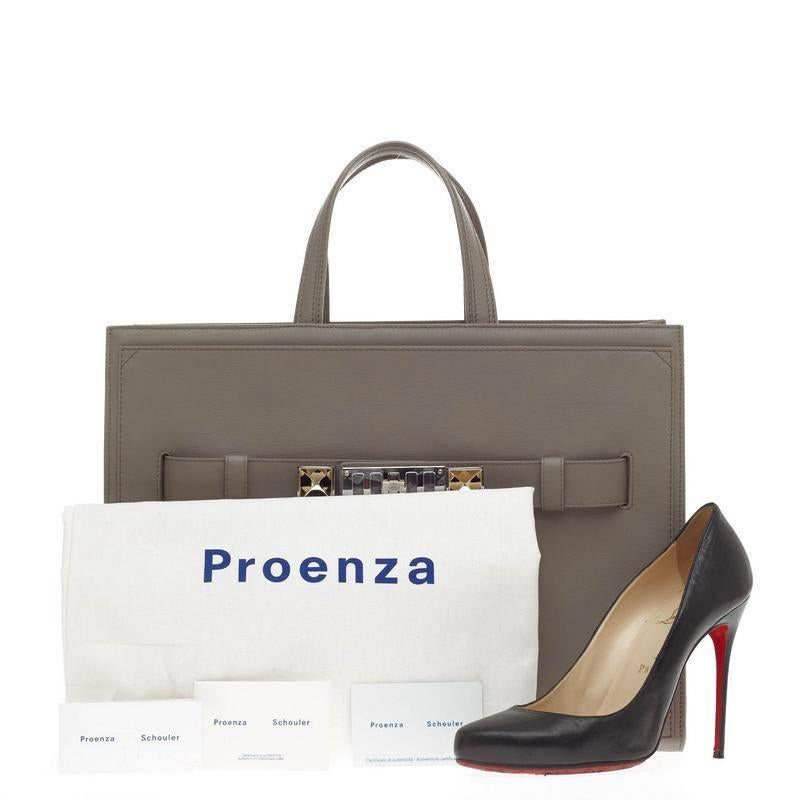 This authentic Proenza Schouler PS11 Wide Tote Leather Large presents modern and a stylized structured design made for fashionistas. Crafted in gray calfskin leather, this wide tote features dual-flat leather handles, metal feet, signature silver