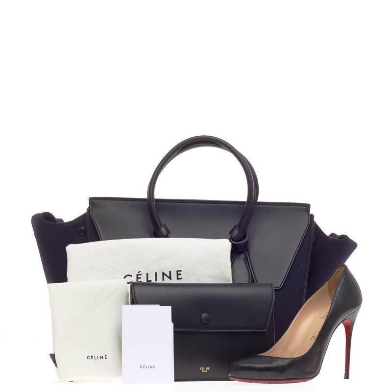 This authentic Celine Tie Knot Tote Leather and Felt Small is an absolute must-have for serious fashionistas. Crafted from navy blue felt, this boxy, chic tote features dual-rolled leather handles with signature knot accents, protective base studs,,