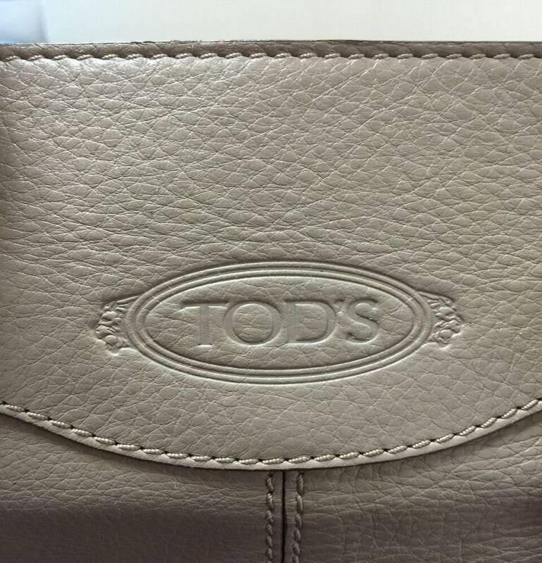 Tod's Mocassino Tote Pebbled Leather In Good Condition In NY, NY