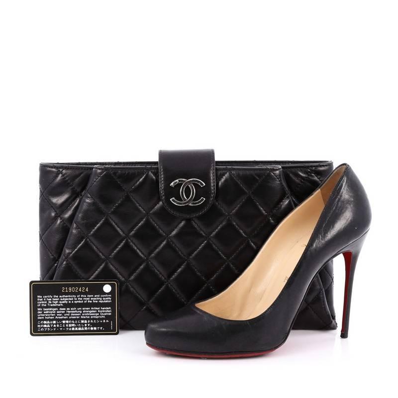This authentic Chanel Coco Pleats Clutch Quilted Glazed Calfskin is from the brands' Autumn and Winter 2012 Collection, part of the Chanel Coco Pleats Collection. Crafted from black quilted calfskin leather, this luxurious clutch features Chanel CC