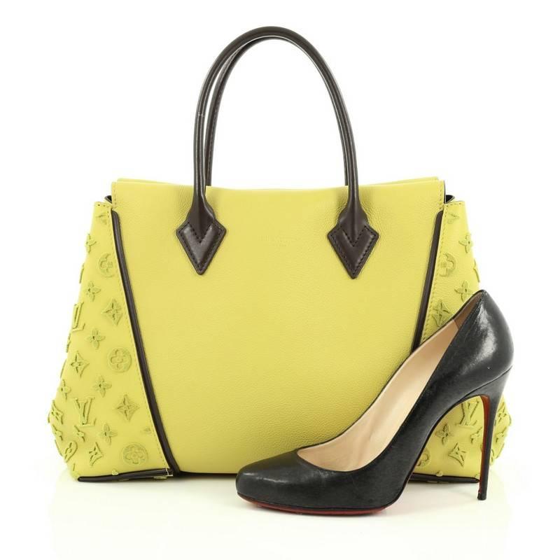 This authentic Louis Vuitton W Tote Veau Cachemire Calfskin PM is a collector’s dreams with an edgy and youthful design made for the modern woman. Crafted yellow green veau cachemire leather, this luxurious and elegant tote features dual-rolled