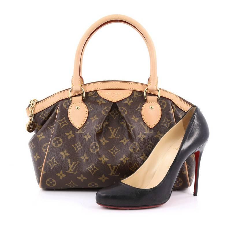 This authentic Louis Vuitton Tivoli Handbag Monogram Canvas PM inspired by the Italian city itself combines chic and feminine luxury for everyday use. Crafted from iconic brown monogram coated canvas, this bag features dual-rolled vachetta leather
