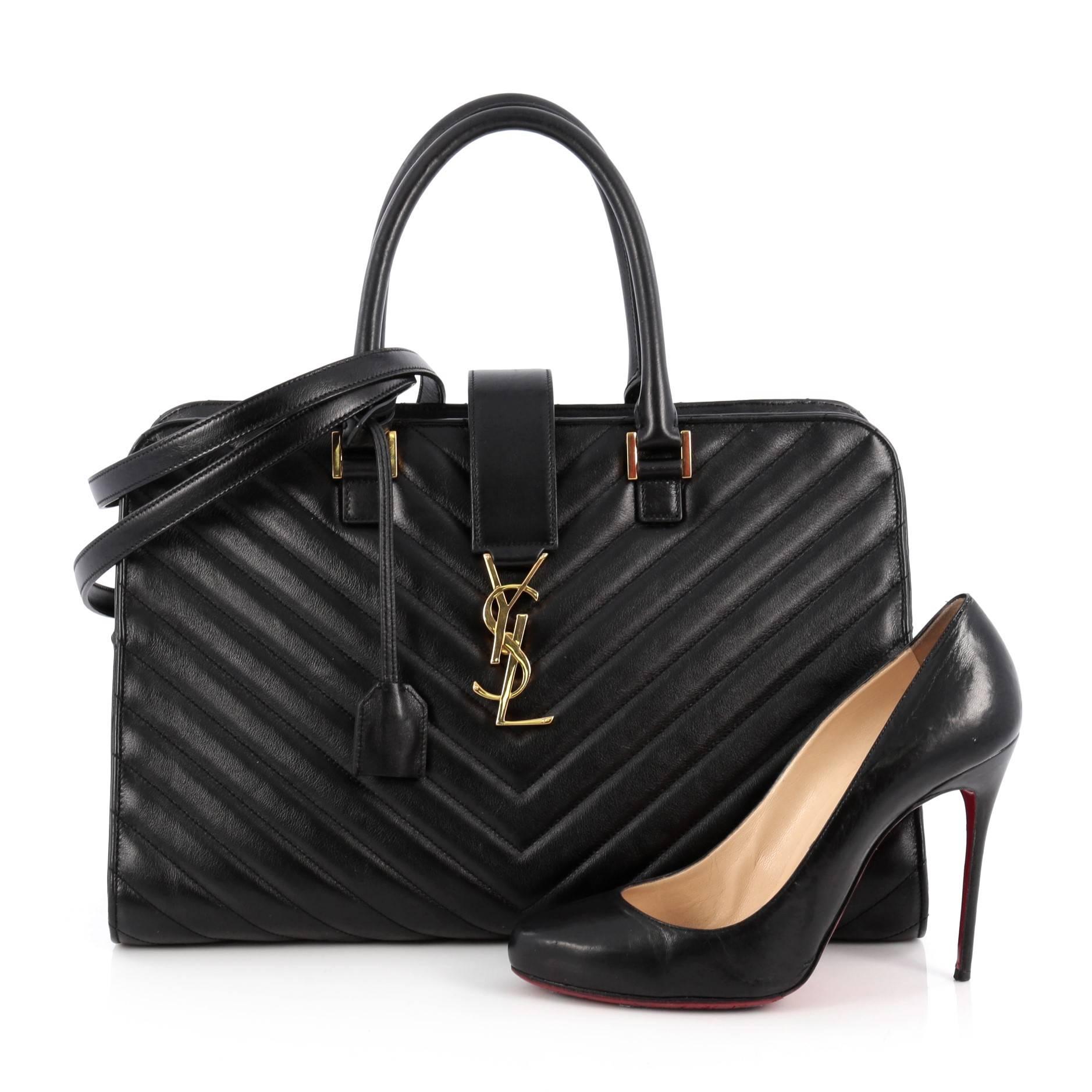 This authentic Saint Laurent Monogram Cabas Matelasse Chevron Leather Medium combines a modern and functional style with an edgy twist. Crafted in black quilted matelasse leather, this boxy, satchel features dual-rolled handles, YSL metal logo at