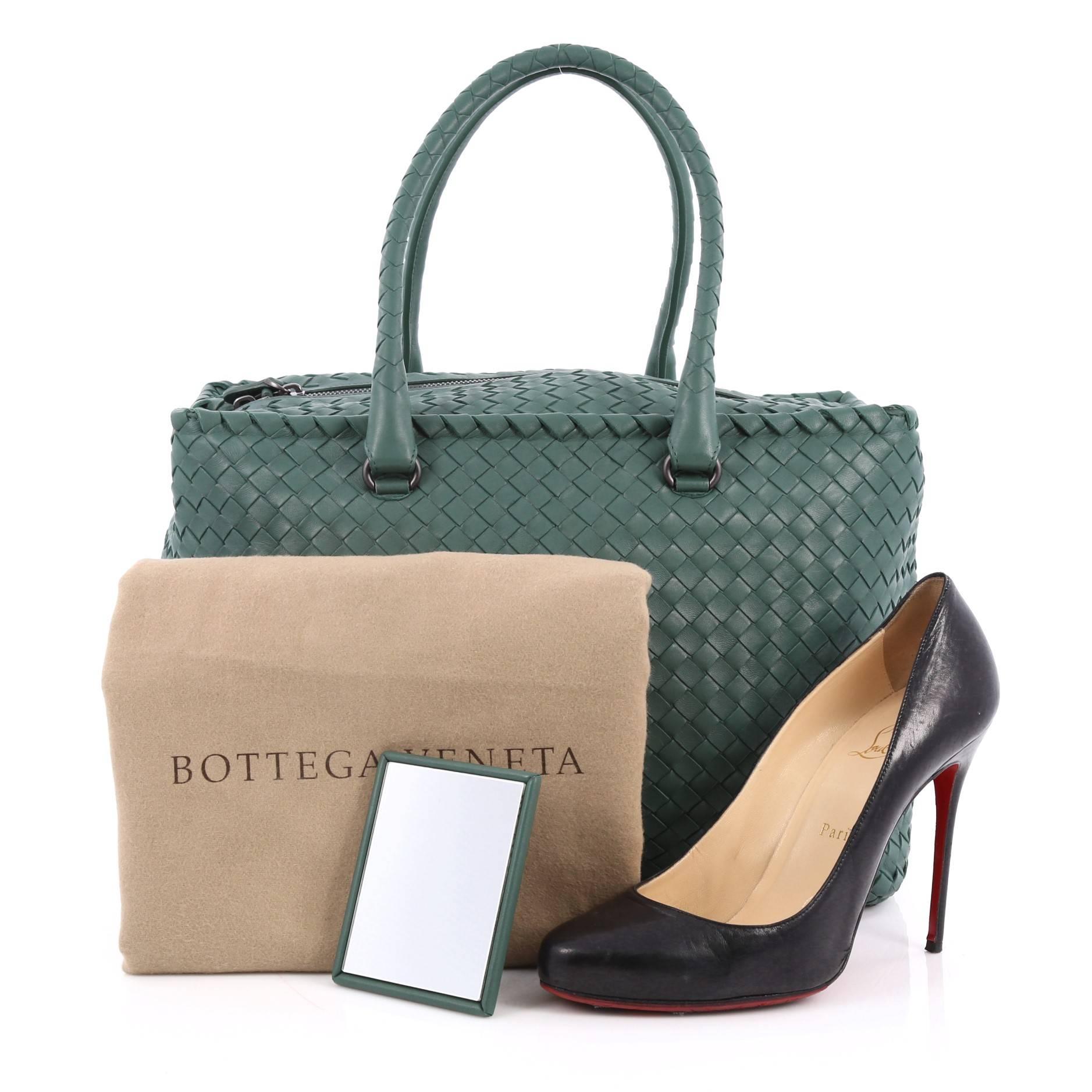 This authentic Bottega Veneta Brick Bag Intrecciato Nappa Medium makes a perfect everyday bag and will fit your everyday style. Crafted from sea green leather woven in Bottega Veneta's signature intrecciato method, this gorgeous bag features