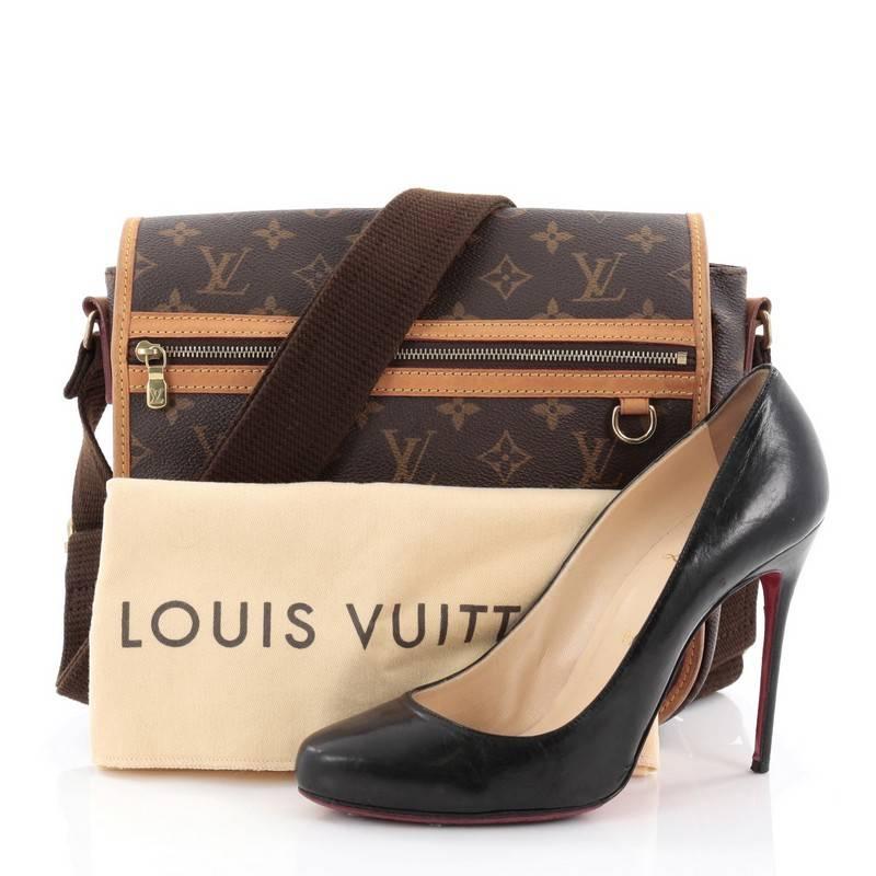 This authentic Louis Vuitton Bosphore Messenger Bag Monogram Canvas PM is perfect for daily or work excursions. Crafted in brown monogram coated canvas with natural cowhide leather trims, this stylish messenger bag features adjustable nylon shoulder