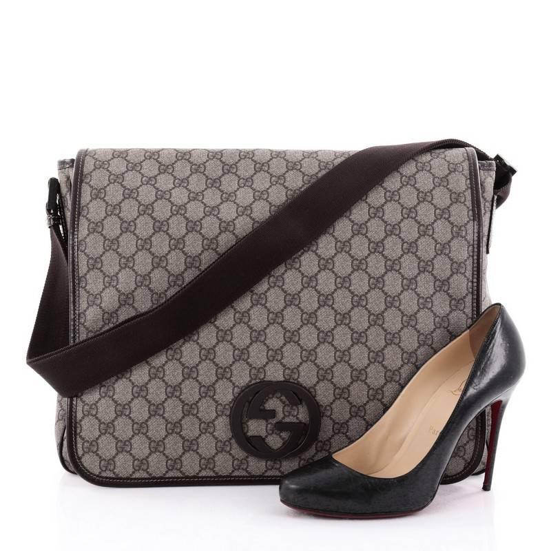 This authentic Gucci Interlocking G Messenger Bag GG Coated Canvas Large is a classic piece for Gucci lovers. Crafted from taupe GG coated canvas, this stylish messenger bag features an interlocking GG logo on the front flap, dark brown leather