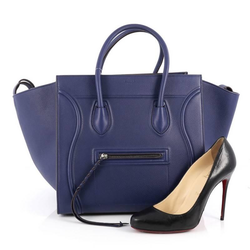 This authentic Celine Phantom Handbag Grainy Leather Medium is one of the most sought-after bags beloved by fashionistas. Crafted from blue grainy leather, this minimalist tote features dual-rolled handles, an exterior front pocket, protective base