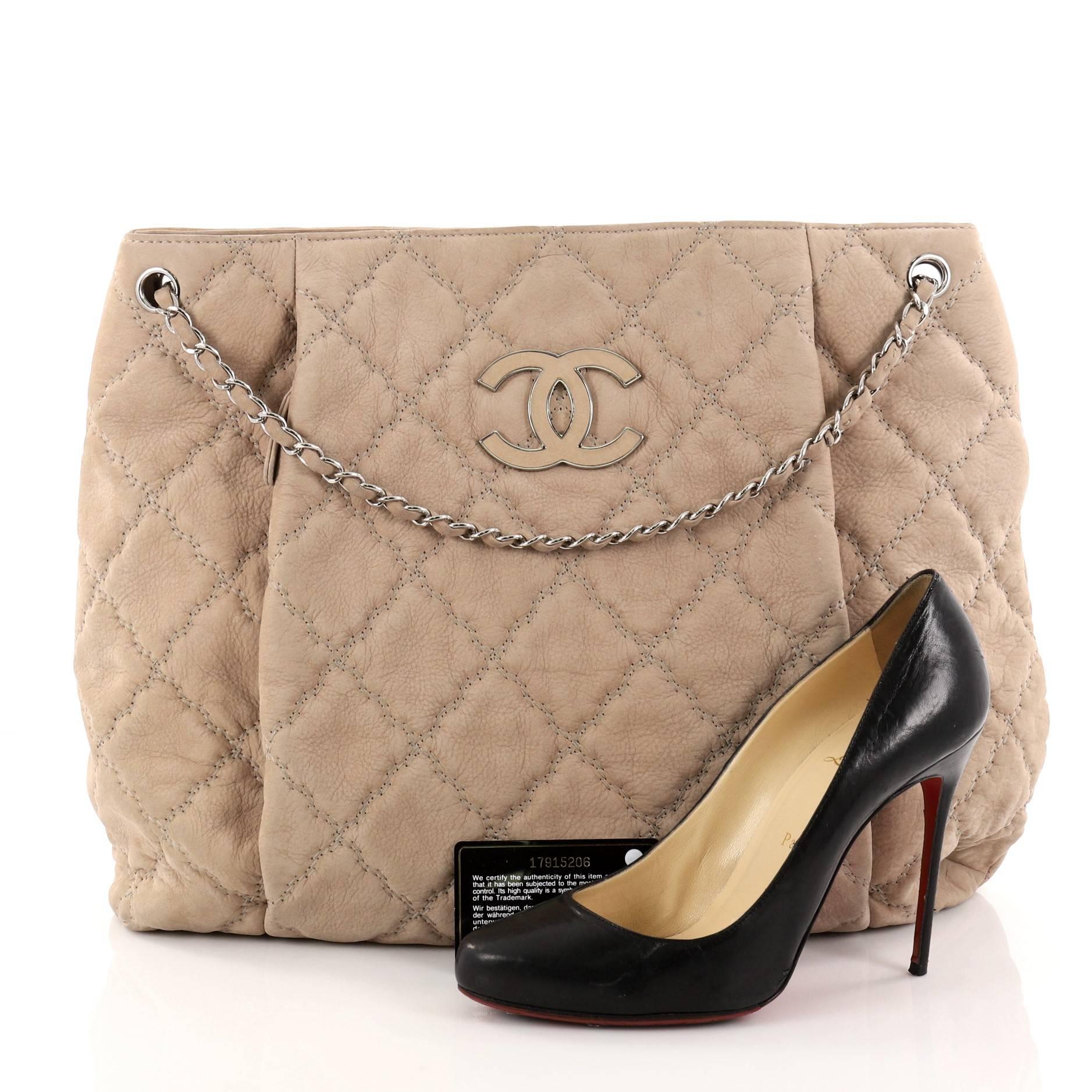 This authentic Chanel Double Stitch Hampton Shoulder Bag Quilted Nubuck Large first released in 2011, is a casual-cool bag perfect for everyday use. Crafted from taupe nubuck leather with double stitched puffy quilting, this shoulder bag features