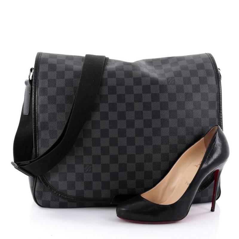 This authentic Louis Vuitton Daniel Messenger Bag Damier Graphite MM is the ideal bag for any style conscious professional constantly on-the-go. Crafted from the brand's damier graphite coated canvas, this messenger bag features black leather trims,