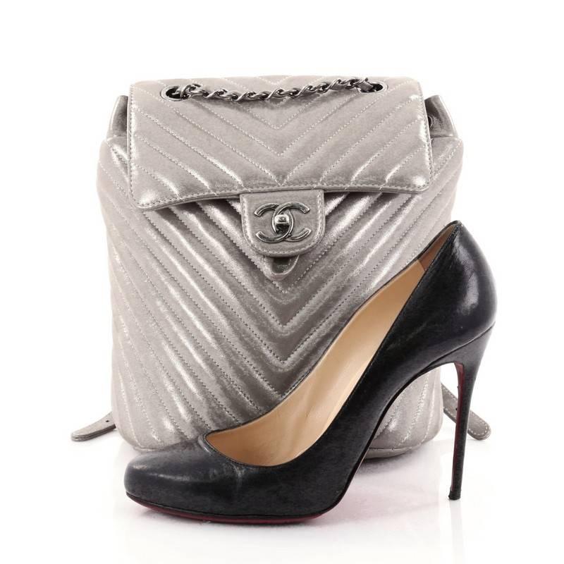 This authentic Chanel Urban Spirit Backpack Iridescent Chevron Calfskin Small is an excellent backpack for everyday use. Crafted from gray iridescent calfskin leather in chevron quilted design, this chic backpack features woven-in leather chains