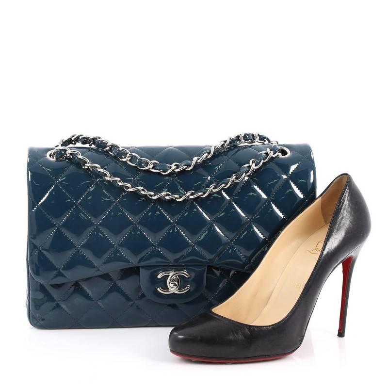 This authentic Chanel Classic Double Flap Bag Quilted Patent Jumbo exudes a classic yet easy style made for the modern woman. Crafted from teal patent leather, this elegant flap features Chanel's signature diamond quilted design, woven-in leather