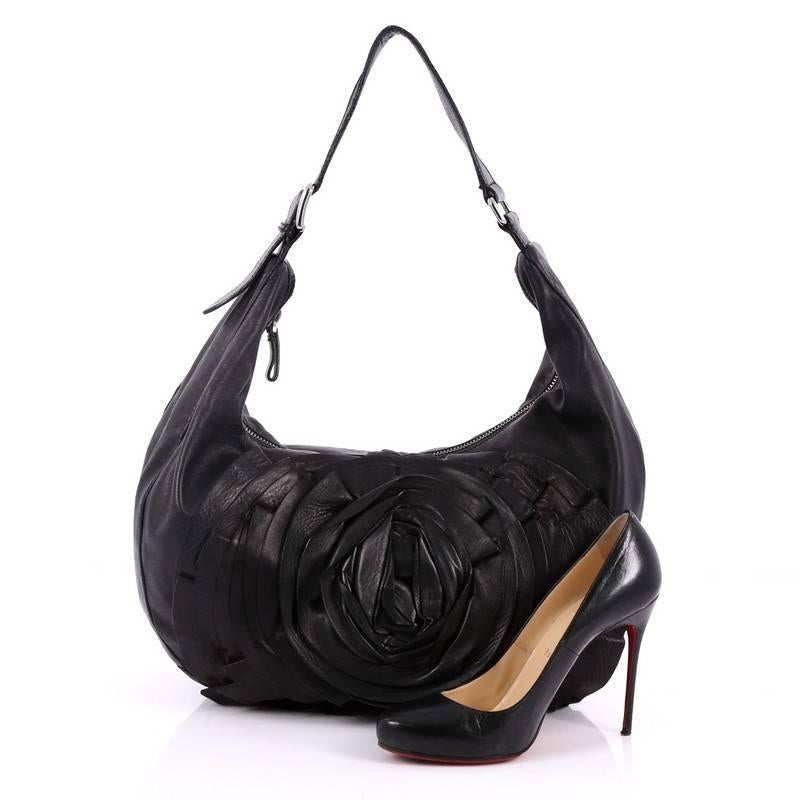 This authentic Valentino Petale Shoulder Bag Leather stylishly combines a casual silhouette with romantic motifs, characteristic of Valentino's designs. Crafted from supple black leather, this feminine bag features adjustable buckled shoulder strap,