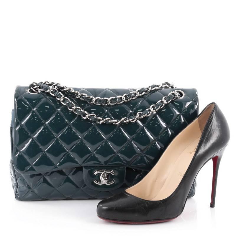 This authentic Chanel Classic Double Flap Bag Quilted Patent Jumbo exudes a classic yet easy style made for the modern woman. Crafted from teal patent leather, this elegant flap features Chanel's signature diamond quilted design, woven-in leather