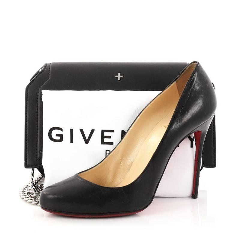 This authentic Givenchy Bow Cut Chain Crossbody Bag Studded Leather Mini will make a chic addition for day-to-night outfits. Crafted from black leather, this chic cross body features an angular bow-inspired silhouette, cross stud detailing,