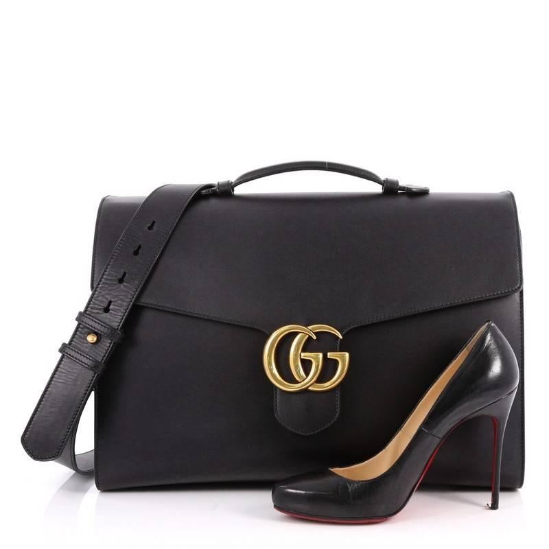 This authentic Gucci GG Marmont Briefcase Leather Large balances understated versatility with a glamorous flair. Crafted from black leather, this stylish breifcase features a flat leather handle, detachable strap, flap top with GG logo, exterior