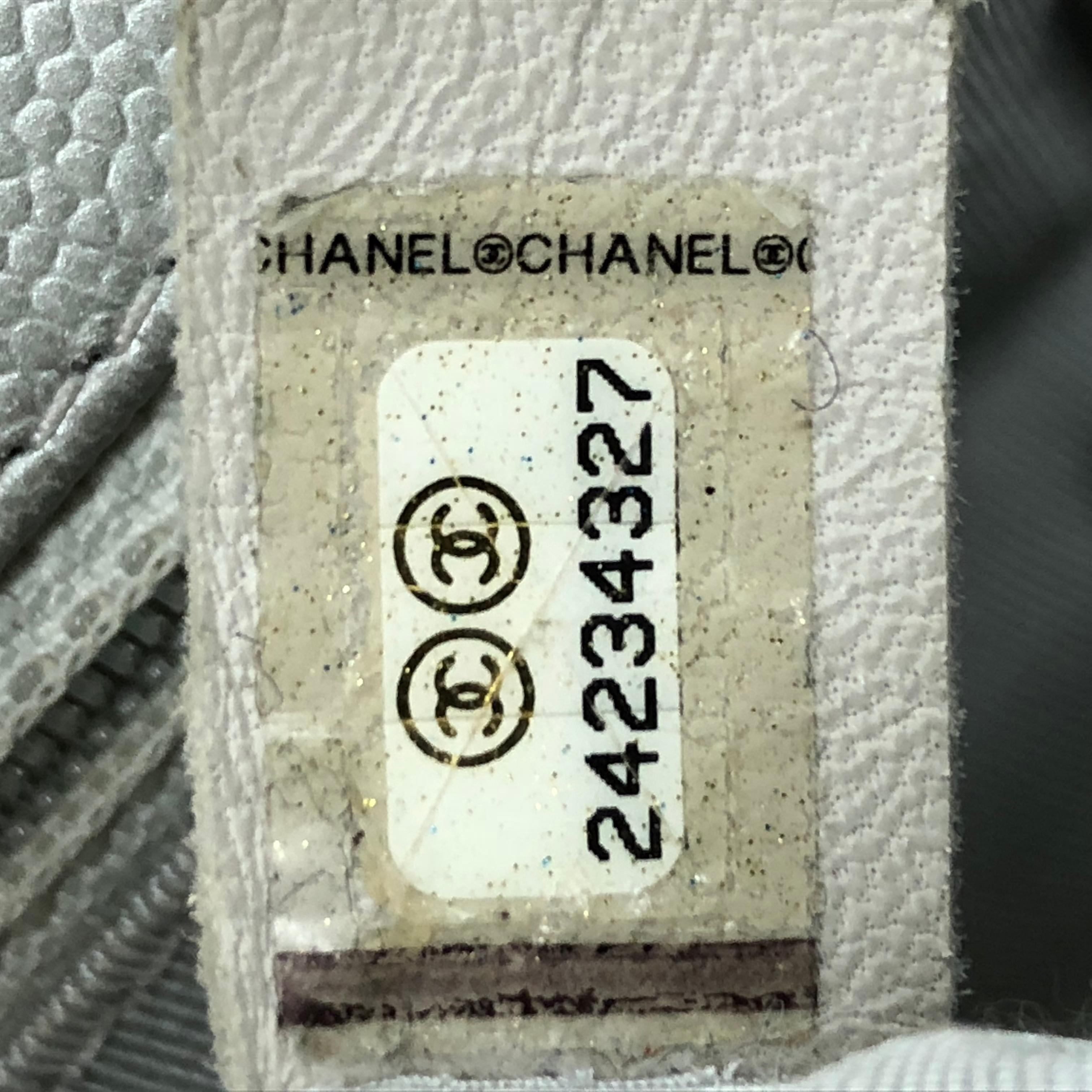 Chanel Boy Flap Bag Quilted Caviar New Medium 4